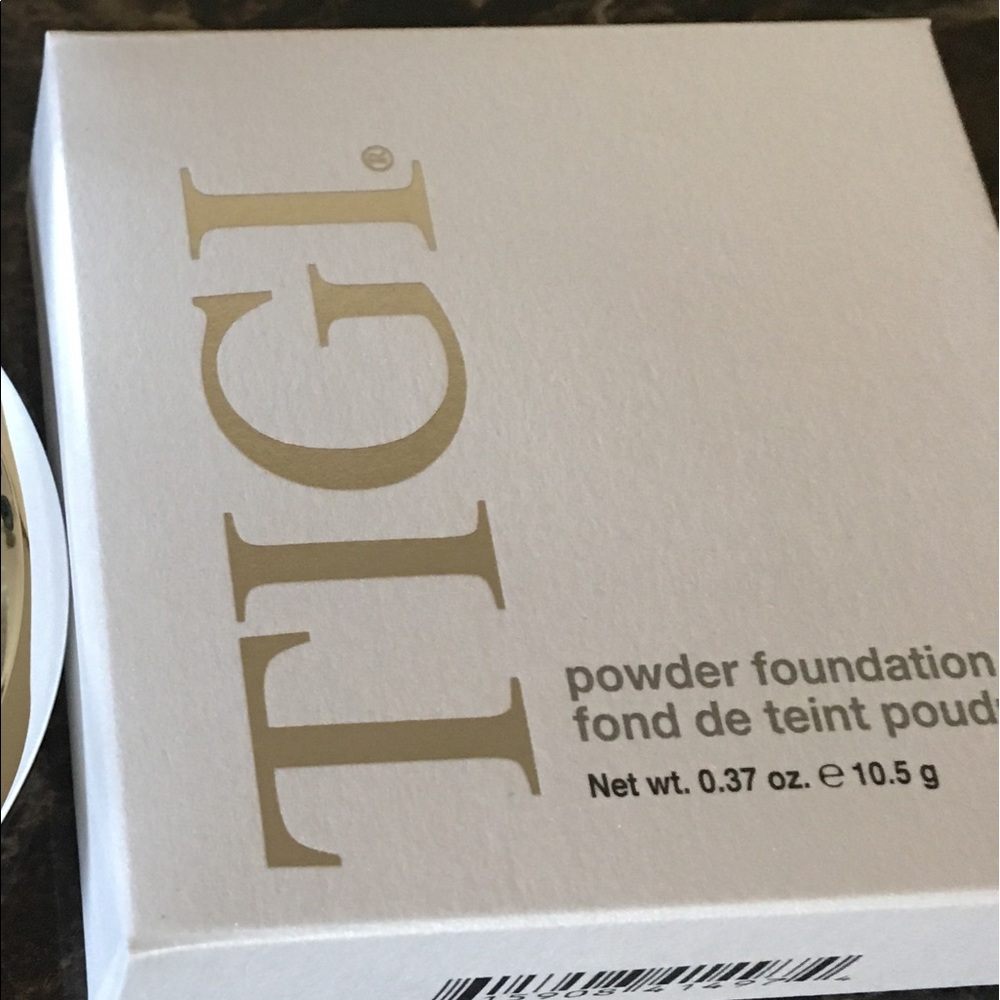 TIGI Powder foundation - Picture 2 of 3